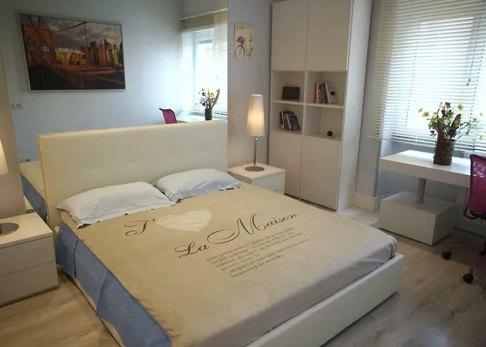 Modern Apartment Metro A
